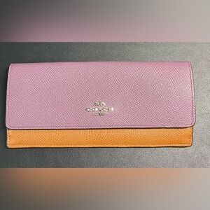 Coach Two Tone Vibrant Plum and brown Clutch/Wallet. Cross grain Leather, NWOT